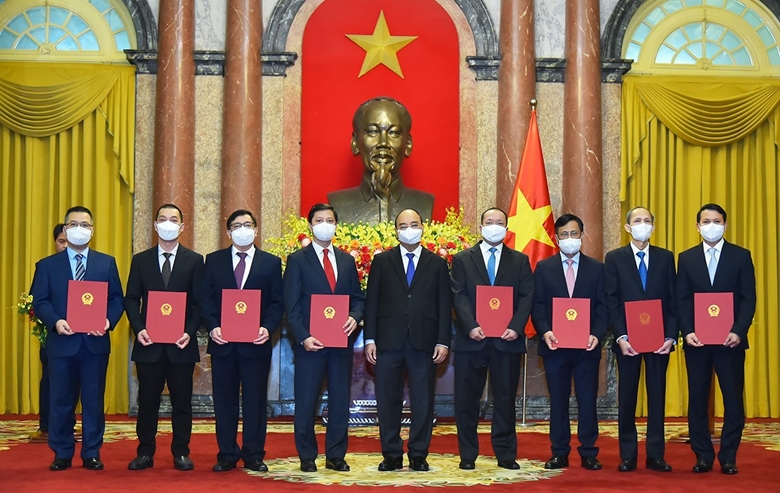 国家主席阮春福向越南驻外大使和代表机构首席代表交付任务